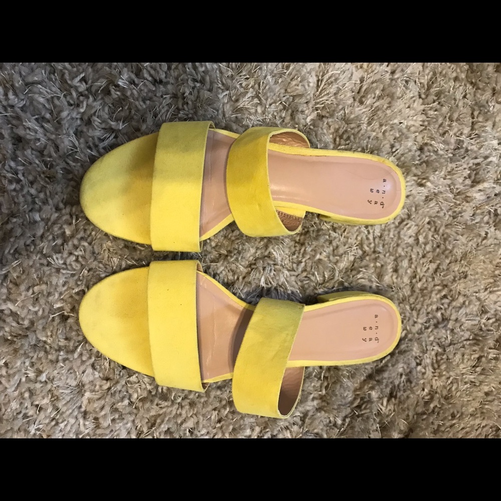 A New Day Kyrielle Yellow Suede Mule Sandal 10